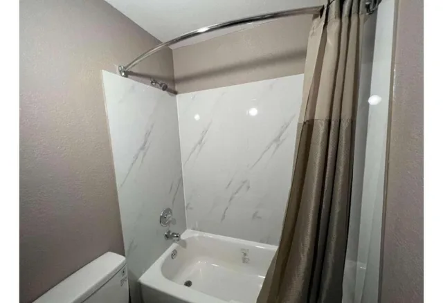 غرفة بسرير كوين لغير المدخنين بمطبخ، Studio6 Altoona, IA - Des Moines East 10/10