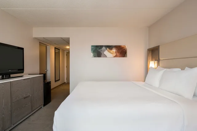Leisure, Double Bed، Crowne Plaza Englewood 1/3
