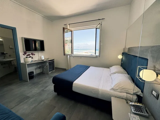 Standard, Triple, 1 Double and 1 Single Bed, La Battigia 5/10