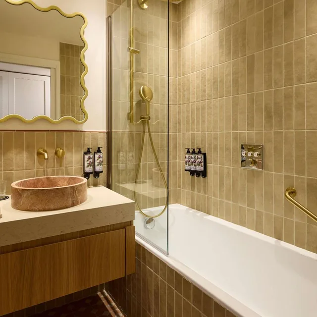 غرفة ديلوكس عائلية بسرير كينج بإطلالة على المدينة، Grand Hotel Roi Rene Aix - MGallery Collection 2/2