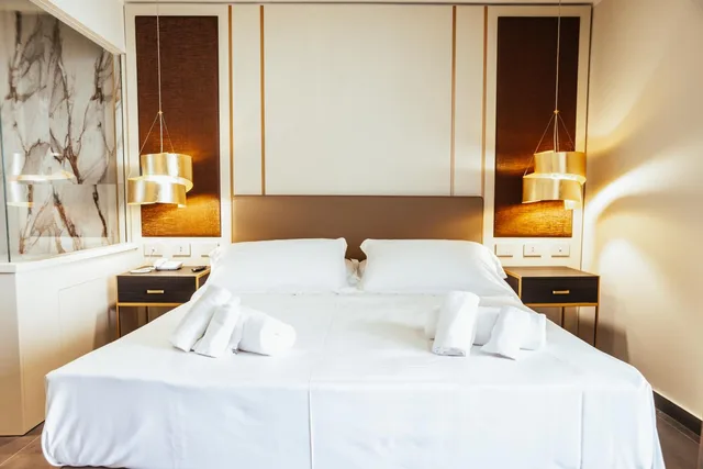 Royal, Suite, Hot Tub, Palace Hotel 7/10