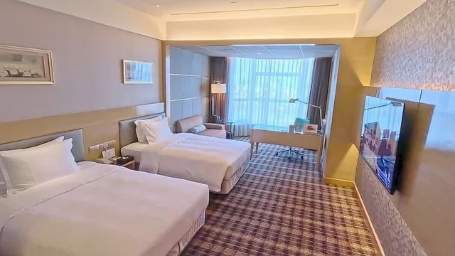 غرفة ديلوكس بسريرين منفصلين بإطلالة على النهر بغرفة نوم واحدة، Grand Skylight International Hotel Nanchang 1/2