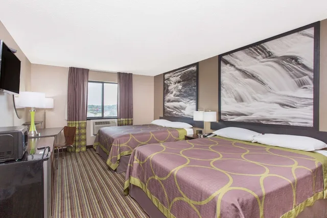 غرفة قياسية بسريرين كوين، Super 8 by Wyndham Columbus Airport 1/3