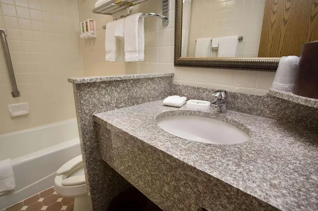 غرفة بسرير كينج لذوي الإعاقة، Days Inn by Wyndham Rolla 5/6