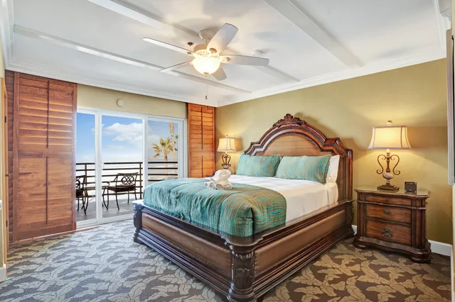 Grand, Pacific, Suite, King Bed, Pacific Terrace Hotel 2/10