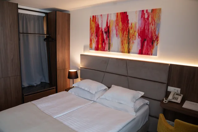 غرفة قياسية بإطلالة على المتنزه مفردة بسرير كوين، Paris Hotel 4/10