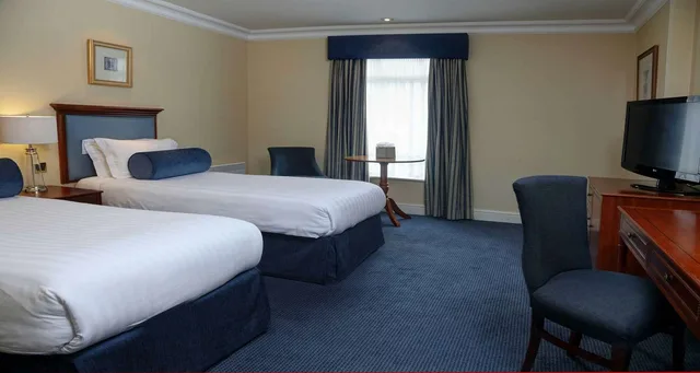 غرفة ديلوكس بسريرين منفصلين، Manor Hotel Solihull, BW Signature Collection 1/3