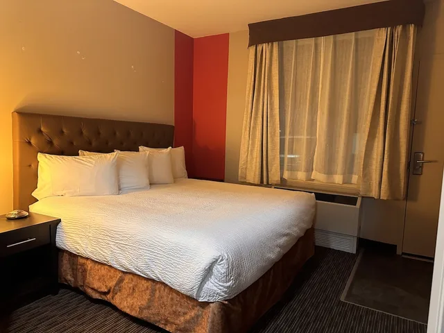 جناح استوديو بسرير كينج، Ramada by Wyndham Estevan 2/6