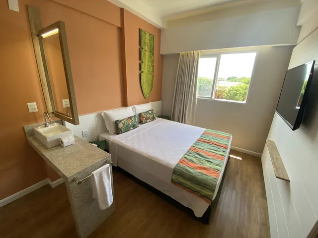جناح بريميير بفراش فوتون وسريرين منفصلين وسرير كينج وسرير فردي بشرفة مع أريكة، Hot Beach Suites 2/7