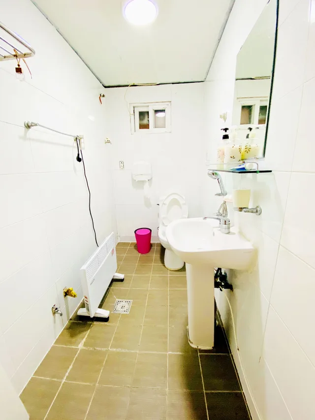 غرفة بسريرين منفصلين وسرير بطابقين، Aroha Guest House 6/6