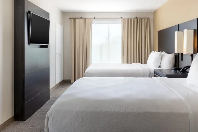 جناح بسريرين كوين مع أريكة بحوض استحمام لذوي الإعاقة، Residence Inn Fairfield Napa 1/5