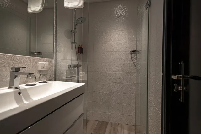 غرفة قياسية بسريرين منفصلين بإطلالة على القناة، HAMPSHIRE BOUTIQUE HOTEL SEBASTIANS 6/6