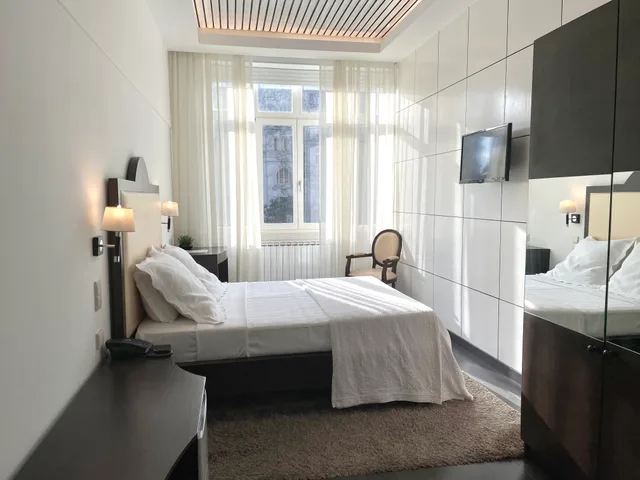 Superior, Double Bed, City View, Universal Hotel 2/6