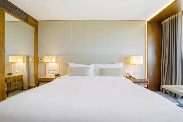 Classic, Suite, King Bed, Lagoon View, Club Lounge Access، Hilton Barra Rio De Janeiro 1/8