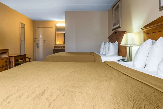 غرفة بسريرين كوين، Quality Inn & Suites Fairview - Erie 1/3