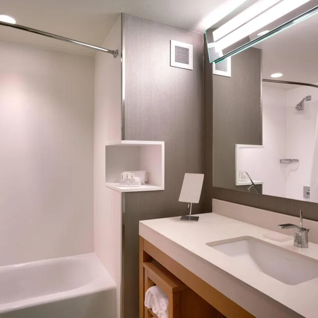Suite, 2 Queen Beds, Sofa, Bathtub, Accessible, Courtyard Salt Lake City Downtown 3/4