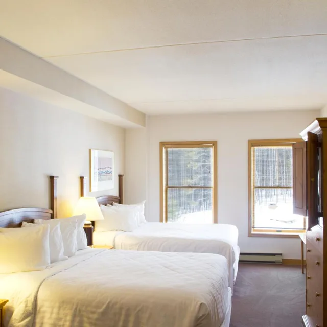 Room, 2 Queen Beds, The Vintage Hotel 3/7