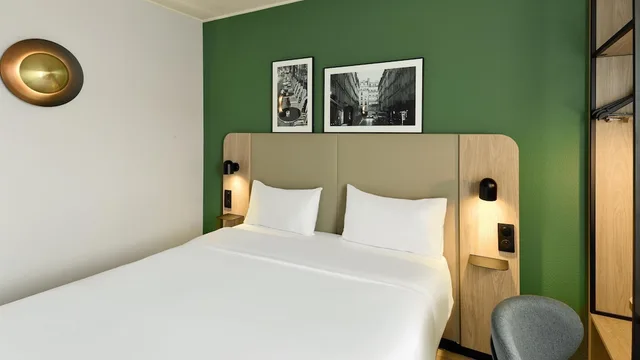 غرفة قياسية بسرير كوين مع أريكة، Campanile Paris Est Pantin 4/10