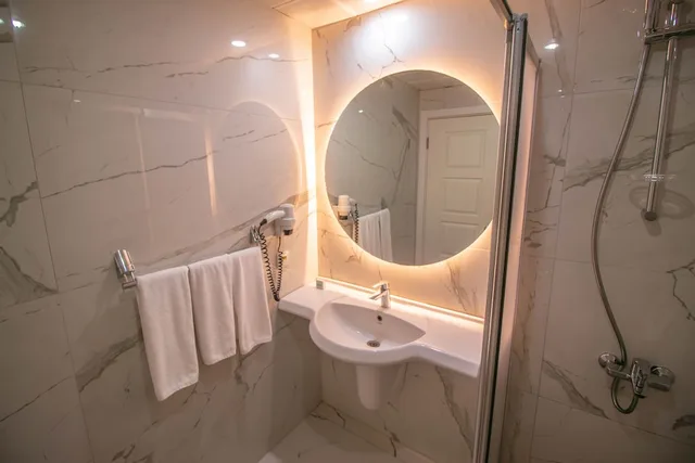 Room, 3 Beds, Lateral Side Sea View، Club Muskebi Hotel 5/6