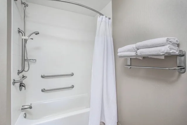 جناح بسريرين كوين مع سرير سحّاب إضافي لذوي الإعاقة، Springhill Suites Pigeon Forge 7/8