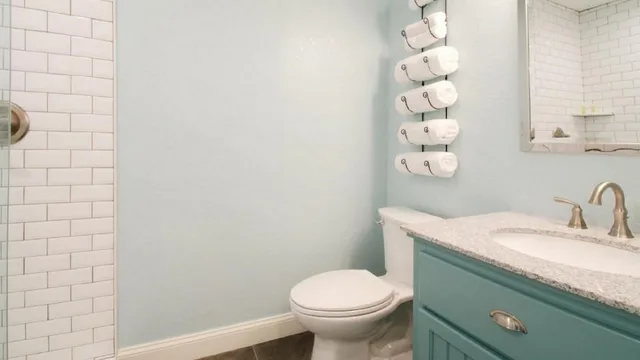 غرفة ديلوكس بسرير كينج بشرفة بإطلالة جزئية على البحر، John Yancey Oceanfront Inn 3/4
