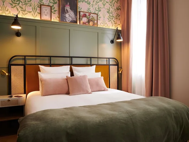 غرفة ديلوكس عائلية بسرير مزدوج مع أريكة، Square Lodge Hotel La Roche sur Yon - Handwritten Collection 2/6
