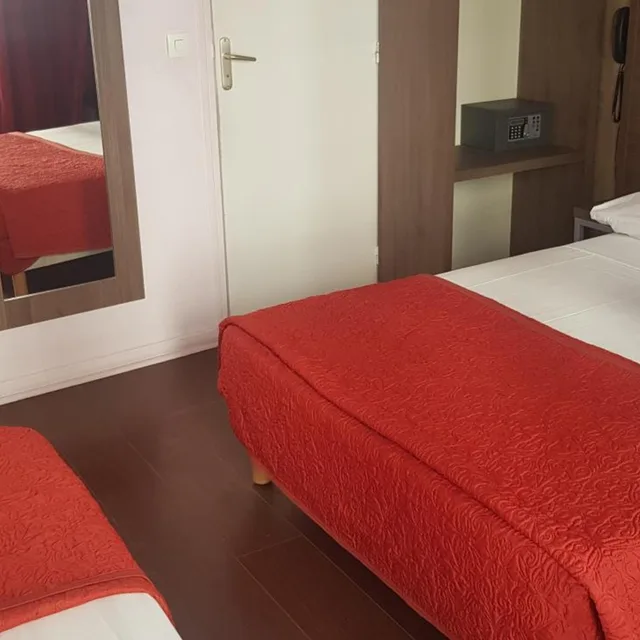 غرفة ثلاثية، Hotel Bertha 6/10