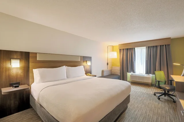 غرفة قياسية بسرير كينج، Holiday Inn Express Hotel Suites Raleigh North Wake Forest 6/10