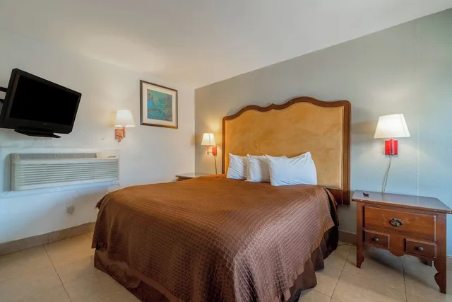 Room, King Bed, Pelican Inn by Belvilla Aransas Pass, TX 1/7