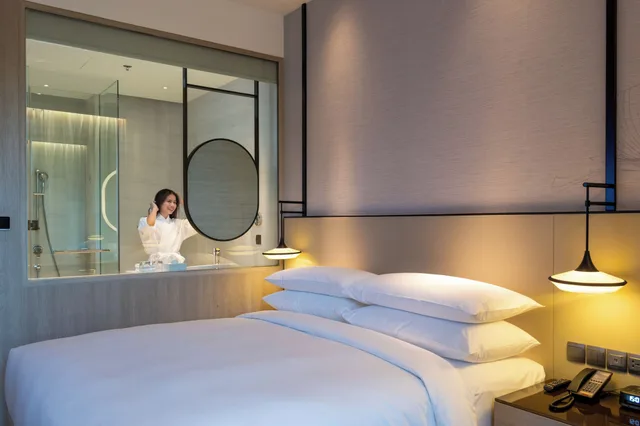 غرفة سوبيريور بسرير كينج لغير المدخنين، Courtyard by Marriott Bangkok Suvarnabhumi Airport 4/10