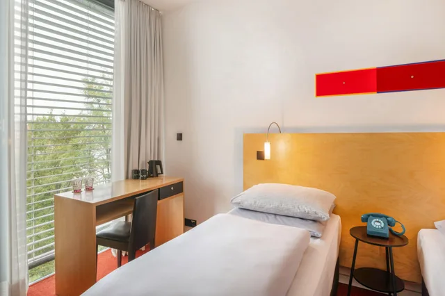 غرفة قياسية بسريرين منفصلين، Innside By Melia Dusseldorf Seestern 9/9