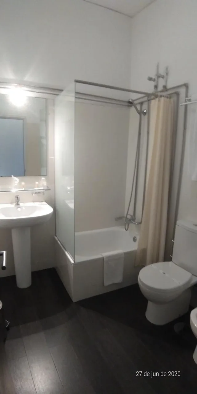 غرفة ثلاثية، Universal Hotel 4/4