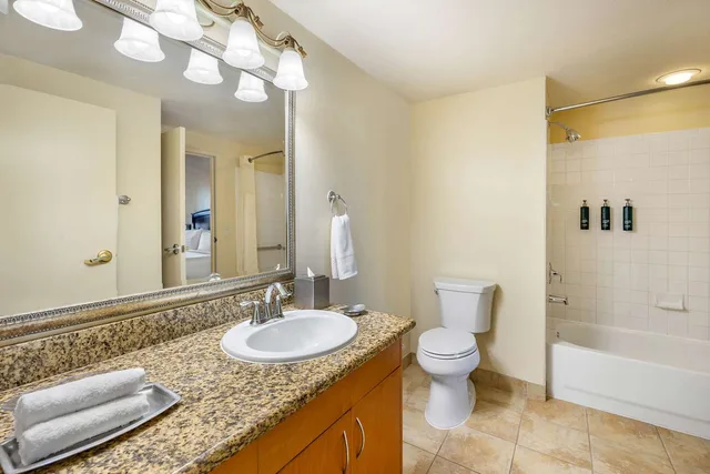 جناح بسرير كينج بغرفة نوم واحدة مع أريكة، Hilton Vacation Club Polo Towers Las Vegas 3/4