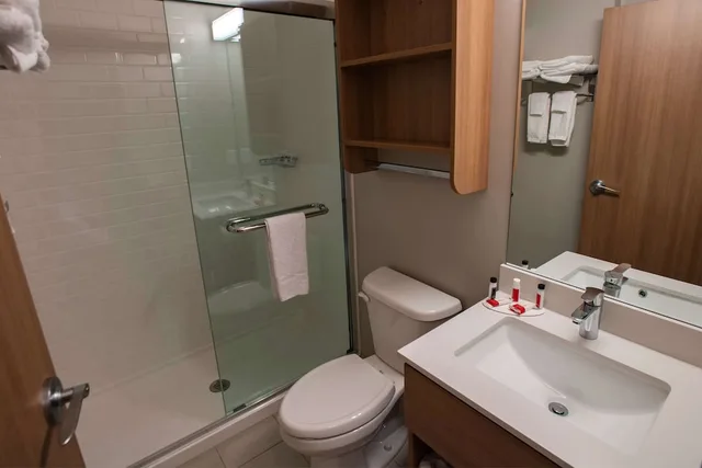 Room, 2 Queen Beds, Microtel Inn & Suites by Wyndham Amsterdam 4/4
