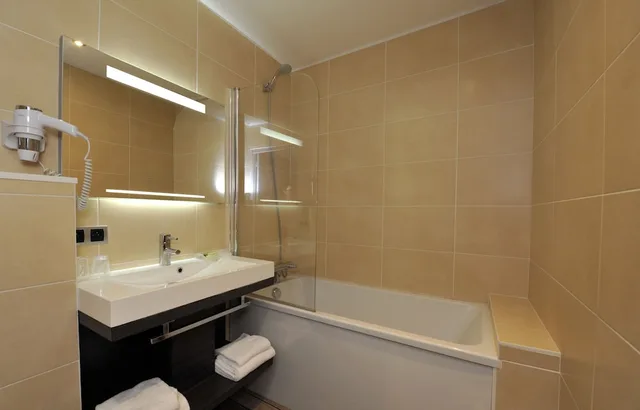 غرفة عائلية بسرير مزدوج وسرير فردي، Hotel de Bourgogne 4/5