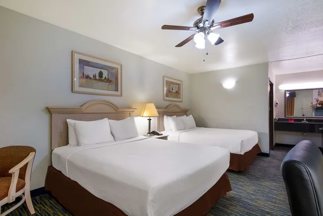 غرفة بسريرين كوين للمدخنين، SureStay Hotel by Best Western Falfurrias 2/6
