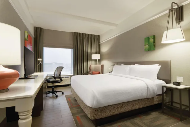 غرفة بسرير كينج، Hilton Garden Inn Calgary Downtown 1/4