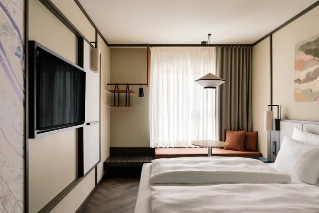 Smart Atrium Room، Hotel Schani City 1/10