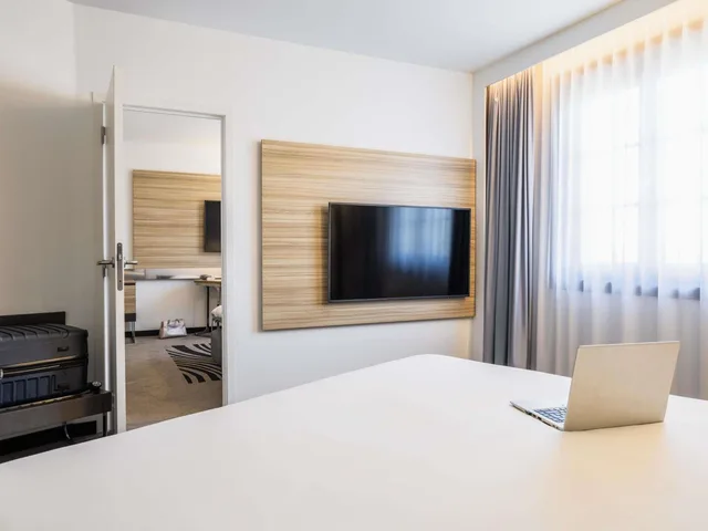 جناح تنفيذي بسرير كوين مع أريكة، Novotel Brussels off Grand Place 4/6