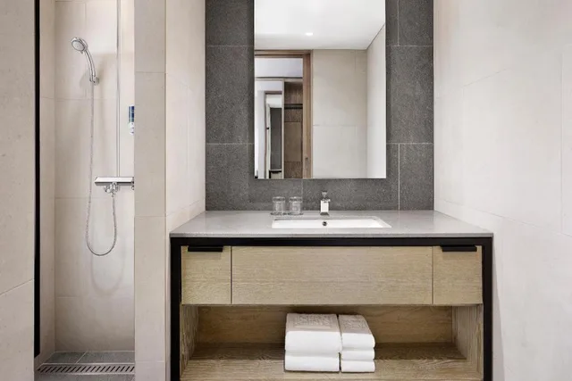 غرفة سوبيريور بسرير مزدوج بإطلالة على المدينة بشرفة، Four Points by Sheraton Josun, Seoul Myeongdong 2/2