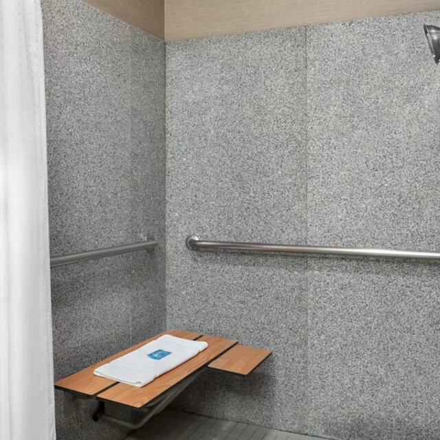 جناح بسرير كينج مع أريكة لذوي الإعاقة، Comfort Suites Boise West Meridian 8/8