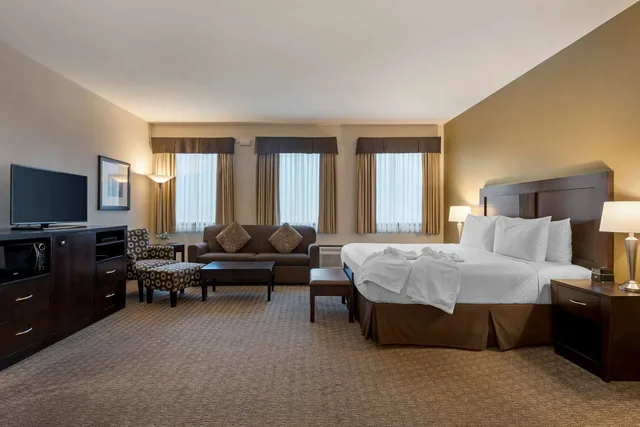 غرفة بسرير كينج مع أريكة، Best Western Plus Baker Street Inn 2/5