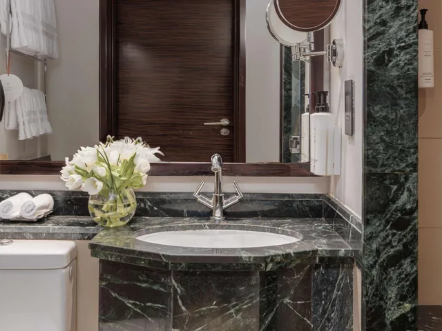 غرفة كلاسيكية ثلاثية بإطلالة على الكعبة، فندق مكة سويس أوتيل(Swissotel Makkah) 5/6