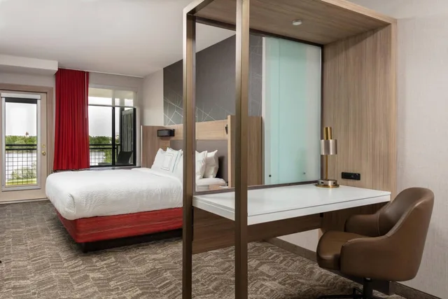 جناح بسرير كينج بشرفة مع سرير سحّاب إضافي مع أريكة، Springhill Suites By Marriott Great Falls 2/3