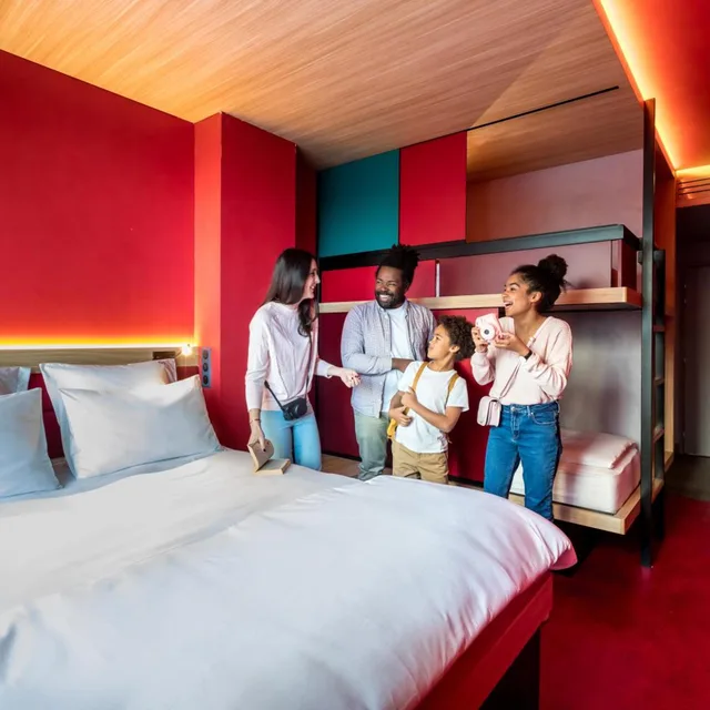 غرفة رباعية بحمام خاص، Yooma Urban Lodge Paris Tour Eiffel 2/6