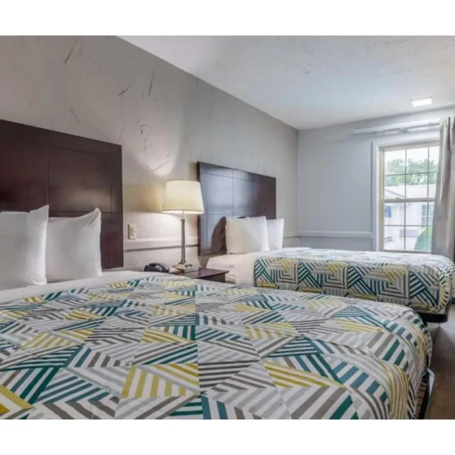 2 Queen Beds Mobility Accessible Tub, Smk، Motel6 Dallas, TX - Downtown 5/10