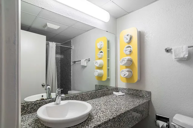 غرفة ديلوكس رباعية للمدخنين، Motel6 Oklahoma City, OK - South 8/10