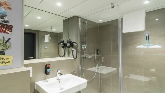 Standard, French Bed، Holiday Inn - the niu, Cobbles Essen, an IHG Hotel 2/2