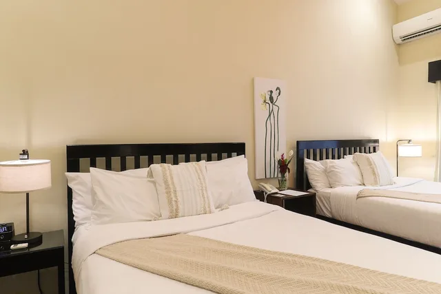 جناح بسريرين كوين، The Riverside Inn 2/9