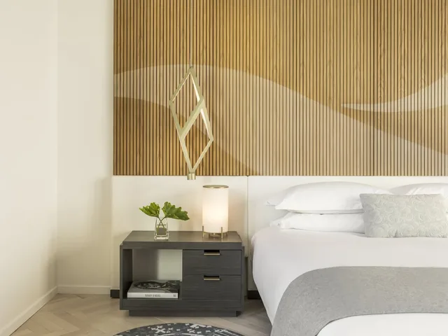 جناح بسرير كينج بشرفة، Kimpton La Peer Hotel 6/8